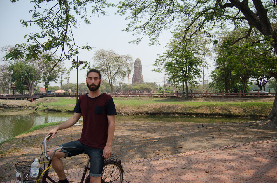 Mario on a bycicle near a temple in Ayutthaya